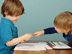 تربیت کودک بخشنده با استفاده از راهکار های ساده