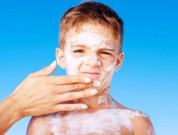 اهمیت محافظت از پوست کودکان در برابر نور خورشید