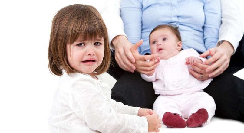 کودک حسود و راه هایی برای کنترل حسادت در فرزندان