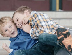 چگونه کودک بیش فعال را کنترل کنیم؟