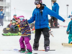 چگونه می توانیم فرزندمان را در ورزش های زمستانی کودکانه شرکت دهیم؟