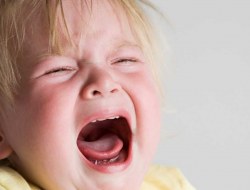 راه هایی جالب و کاربردی برای آرام کردن گریه کودک