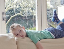 هنگام تنها گذاشتن کودک در خانه به این نکات توجه کنید