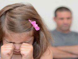 اثر مخرب انتقاد بر کودک